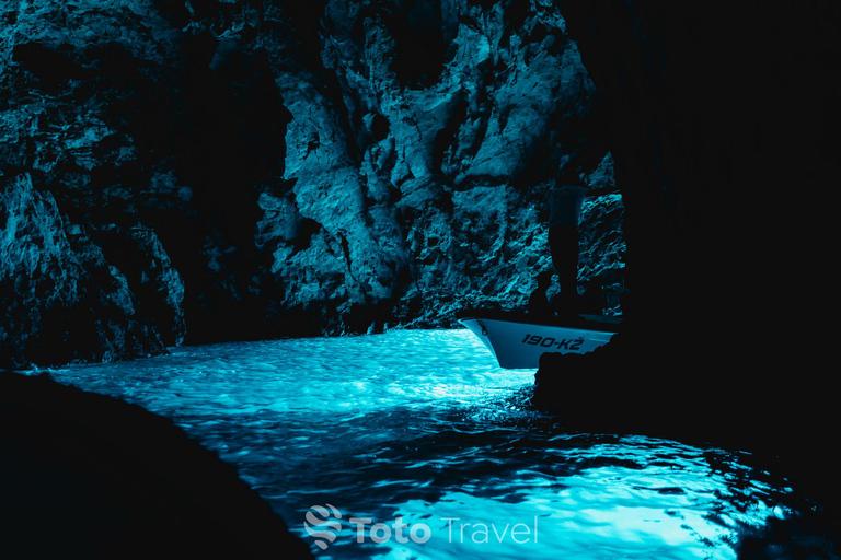 Split: Excursión a la Cueva Azul, Hvar y las 5 Islas con ticket de entradaTour en grupo desde Split