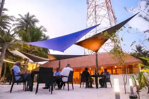 Velana Airport: Thulusdhoo Island Surfing Paradise Day Trip