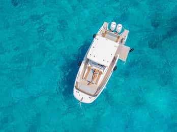 Cagliari: Luxury Motorboat Tour with 3 Swim Stops & Wine