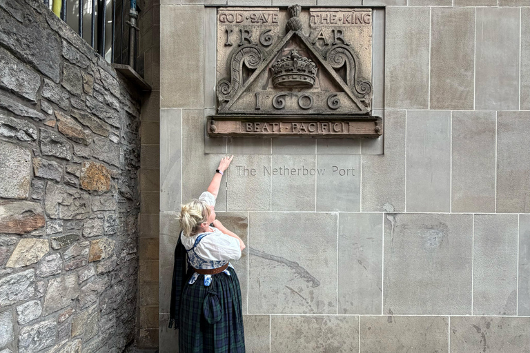 Edinburgh: Royal Mile Walking Tour with Local Guide