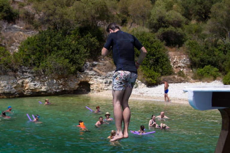 Z Lefkimmi: Wycieczka łodzią do Sivoty i Błękitnej LagunyWycieczki statkiem do Sivota, Błękitna Laguna (z Lefkimmi - Kavos)