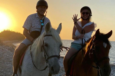 جزيرة رودس: ركوب الخيل على الشاطئ عند غروب الشمس