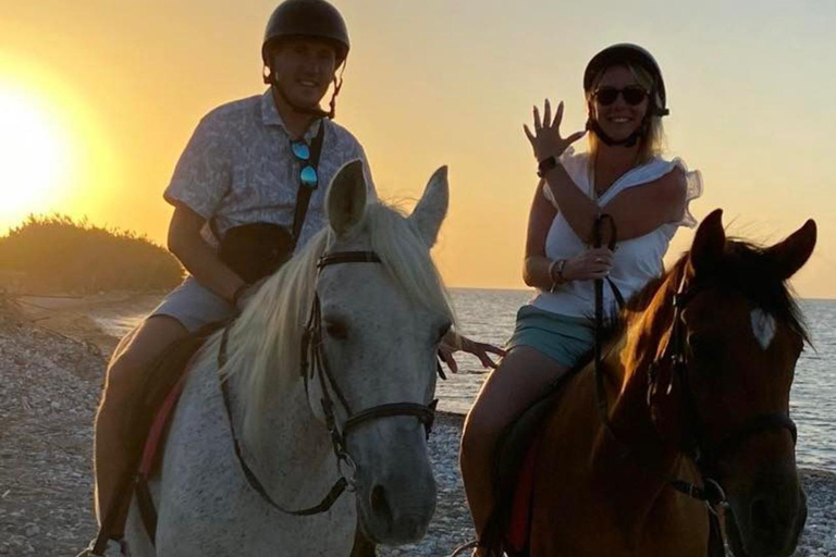 جزيرة رودس: ركوب الخيل على الشاطئ عند غروب الشمس
