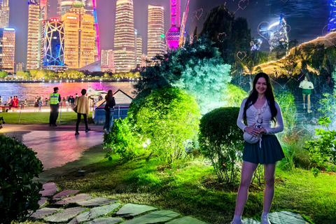 Scatta foto con il famoso skyline di Shanghai