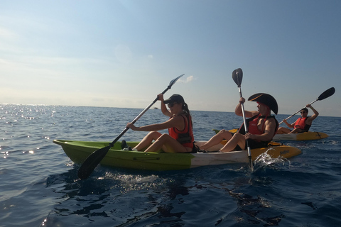 Jávea: Kayak Tour from Granadella Beach to the sea caves