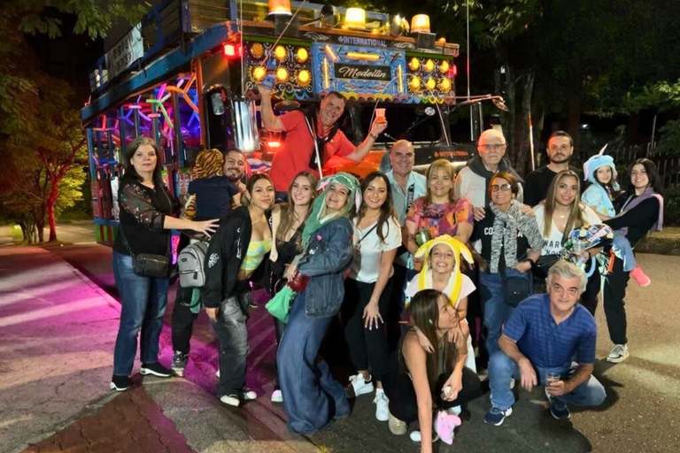 Medellín: Night City Tour on traditional Party Bus & Drinks Ruta Fresca