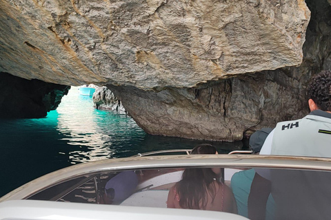Capri: Secret Corners Boat Tour with Local Skipper