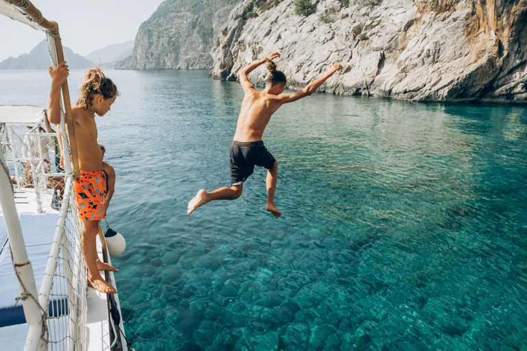 Antalya:Relax Boat Tour with Crystal Waters & Swimming Stops
