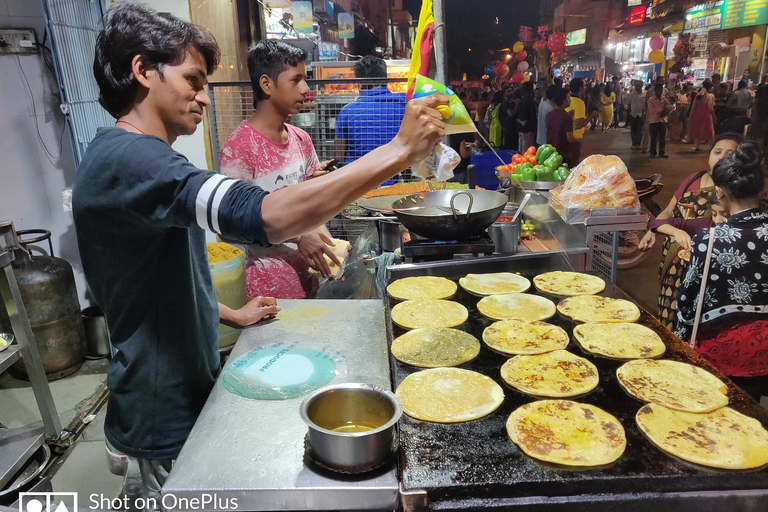 Bangalore: Paseo por las calles de la comida y un colorido bazarBangalore: Paseo privado por las calles de comida con recogida y entrega