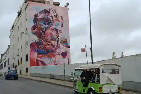 Tuk Tuk Lisbonne : Street Art 2 heures