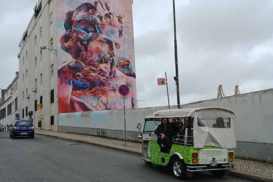 Lissabon: Private Street-Art- und Graffiti-Tuk-Tuk-Tour (2 Stunden). Foto: GetYourGuide Lissabon: Private Street-Art- und Graffiti-Tuk-Tuk-Tour (2 Stunden). Foto: GetYourGuide