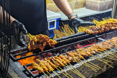Singapore Hawker Food Masterclass Tour Led by an Ex-Chef - Image 2