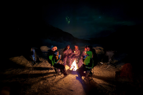 Tromsø: Northern Lights Tour with Photos & Snacks