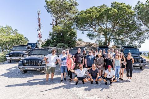 Ibiza: Private Jeep Wrangler Tour & Lunch at Beach Rest.