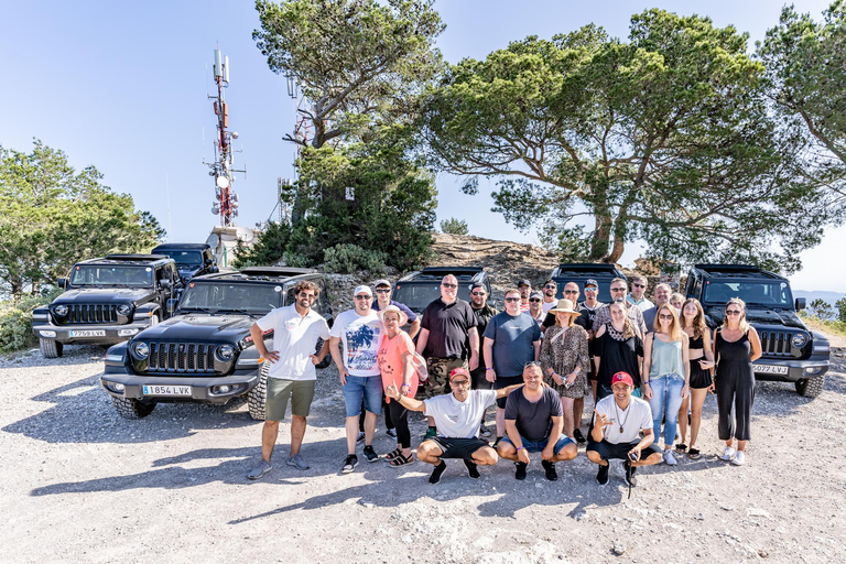 Ibiza: Private Jeep Wrangler Tour & Lunch at Beach Rest.