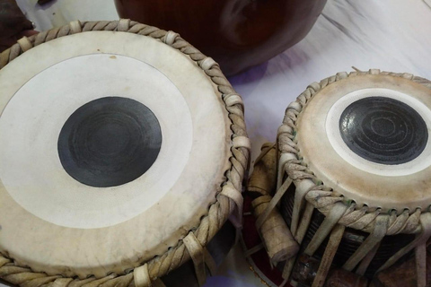 فاراناسي: دروس موسيقية على السيتار والطبلة والهارمونيوم