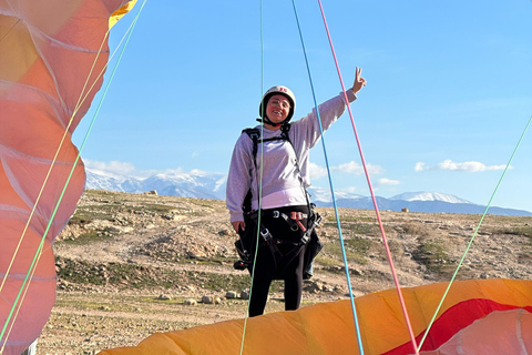 Avventura a Marrakech: parapendio, giro in cammello e colazione