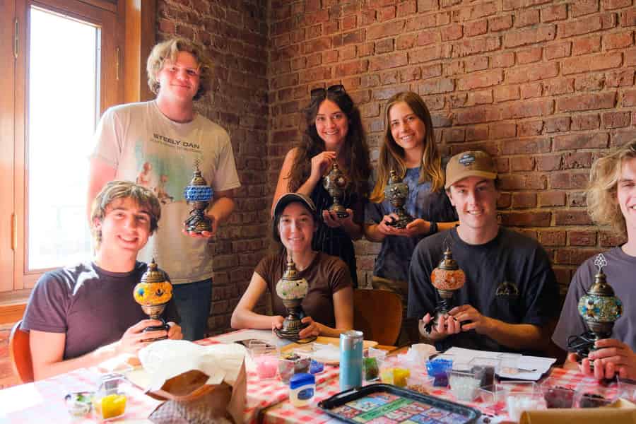 Istanbul: Türkischer Mosaik-Lampen-Workshop mit Materialien inklusive. Foto: GetYourGuide