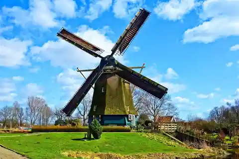 VIP Keukenhof Gardens & Dutch Countryside Private Tour