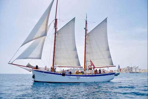 Marseille: Calanques National Park Sailing Cruise with Lunch