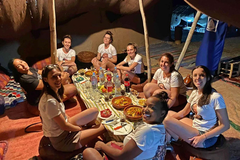 مراكش: عشاء غروب الشمس في أغافاي مع عرض الموسيقى والنار