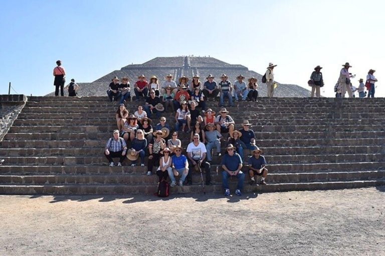 Centro histórico y pirámides de Teotihuacán Degustación de mezcal