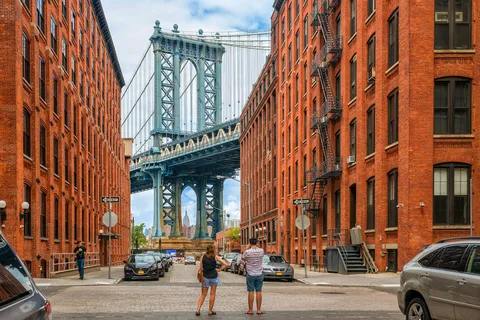 NYC: Brooklyn & DUMBO Neighborhood Tour with Local Guide
