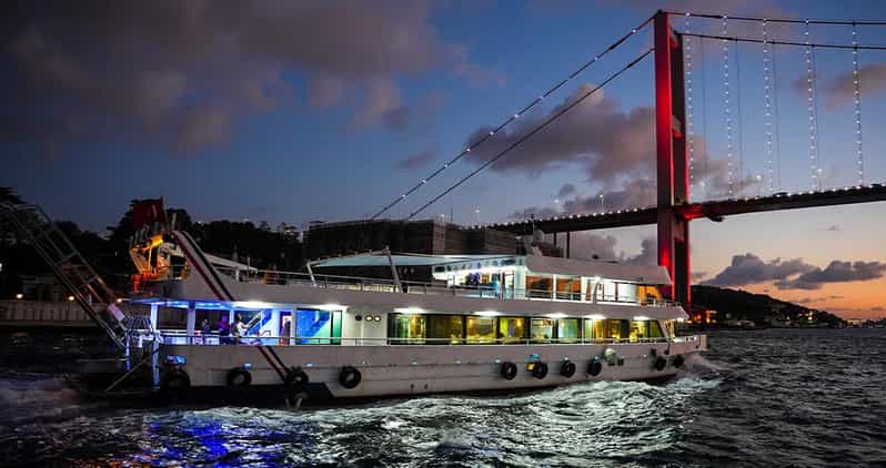 Istambul: cruzeiro pelo Bósforo e pelo Corno de Ouro durante o dia ou ao pôr do sol