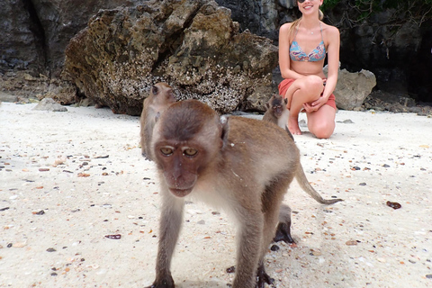 Koh Phi Phi : Passeio de barco pirata com snorkeling e caiaque