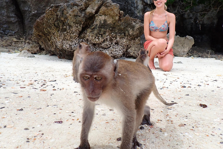 Koh Phi Phi : Pirat båttur med snorkling och kajakpaddling