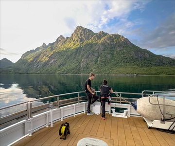 Tromsø: Summer Arctic Light Cruise with a Guide