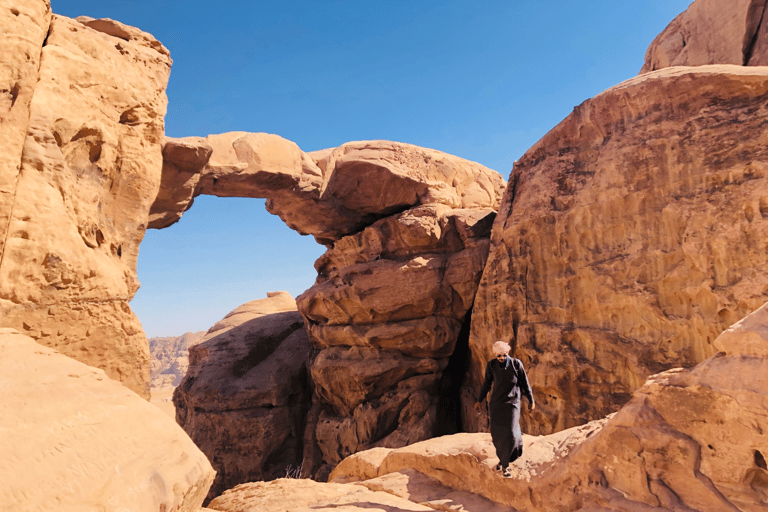 Wadi Rum: Burdah Mountain vandring och klättring + traditionell lunch