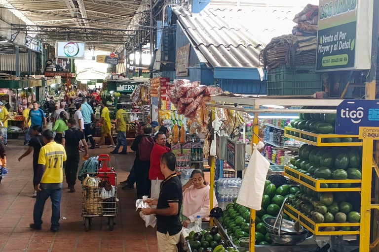 Medellín: Cultural Tour with Lunch and Commune 13