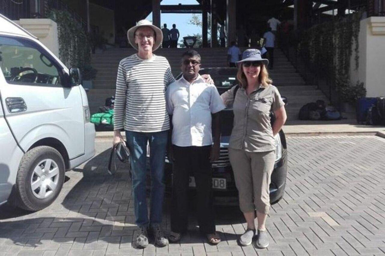 Transfert privé de l&#039;aéroport de Colombo (CMB) à BentotaTransfert en mini voiture climatisée