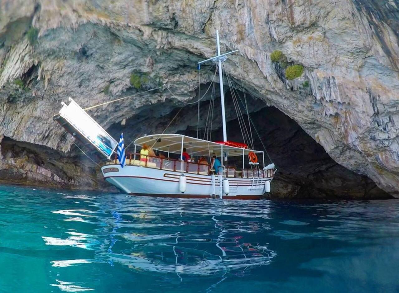Nidri: Papanikolis-Höhle, Meganisi, Lakka-Strand und Skorpios