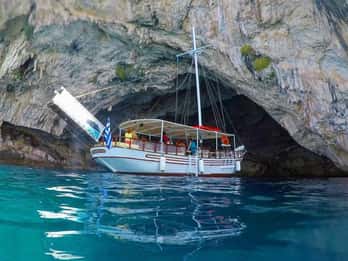 Nydri: Relaxing Daily Cruise With Lunch and Drinks