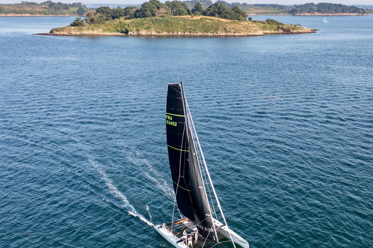 Embark in Larmor-Baden: discover our Extreme 40 catamaran. Full-day sailing, 6:30 a.m.