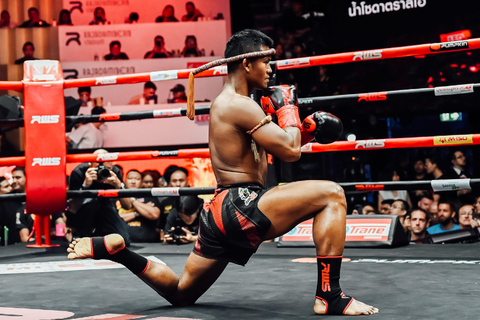 Bangkok : Boxe Muay Thai à Rajadamnern avec transfert à l&#039;hôtelSiège en 2ème classe + transfert privé à l&#039;hôtel