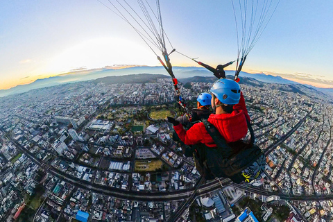 Quito: Paragliding Flight from the Teleférico with 360 Video