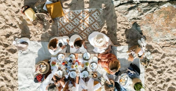 Lisbon: Luxury Vintage Picnic Experience