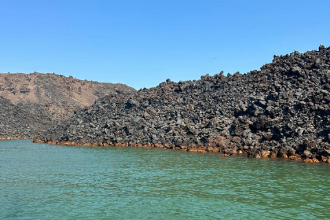 Santorini:Cruceros en catamarán por la isla volcánica.