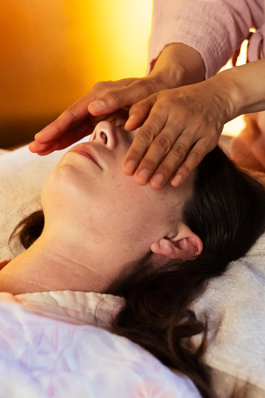 大阪：心と精神のバランスを整える寺でのレイキヒーリング体験