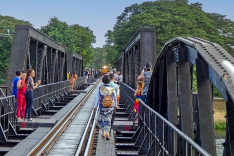 Bangkok : Chute d'eau d'Erawan, rivière Kwai et chemin de fer de la mortDépart de Khaosan Road