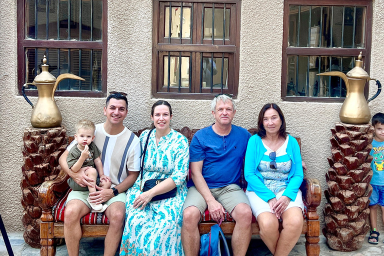 Dubai. Old Town,Museums,Markets,Street Food&Abra Boat Tour Shared Tour in Spanish