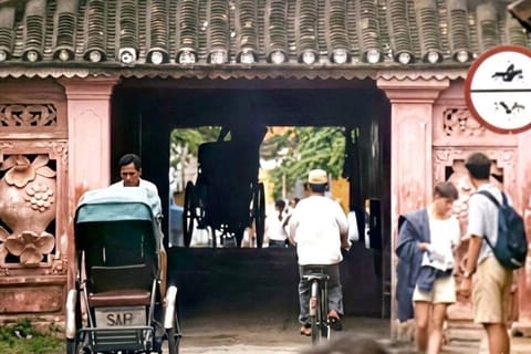 Hoi An Old Town Walking: Trader's Old House & Sacred Temple - Image 2