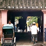 Hoi An Old Town Walking: Trader's Old House & Sacred Temple