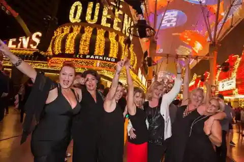 Las Vegas: Private Party Bus Tour Of Vegas Strip w Champagne