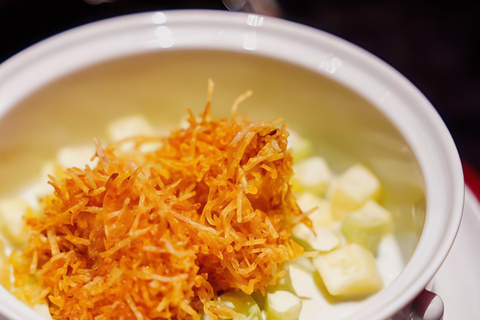 Jinan: Show Feast with Hanfu, Dinner, and Performance Row 1（SVIP）Meal+Costume+Headwear+Makeup (4 days in advance)