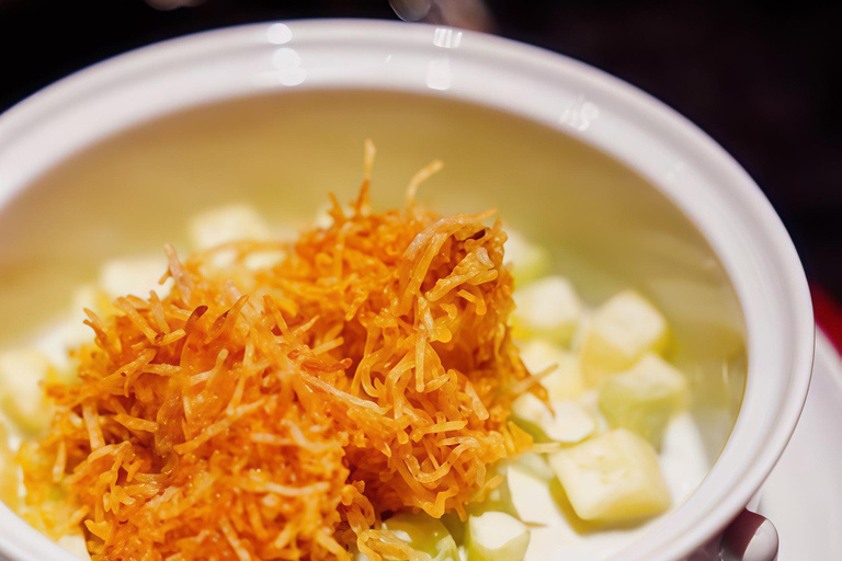 Jinan: Show Feast with Hanfu, Dinner, and Performance Row 1（SVIP）Meal+Costume+Headwear+Makeup (4 days in advance)