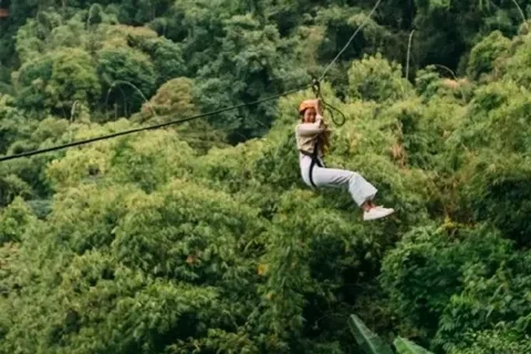 Vang Vieng: tirolina, cueva de los elefantes, rafting en cuevas, Laguna 1